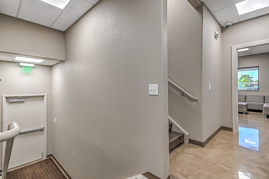 More Photos Of 317 Bluff City Hwy, Bristol Flex For Sale