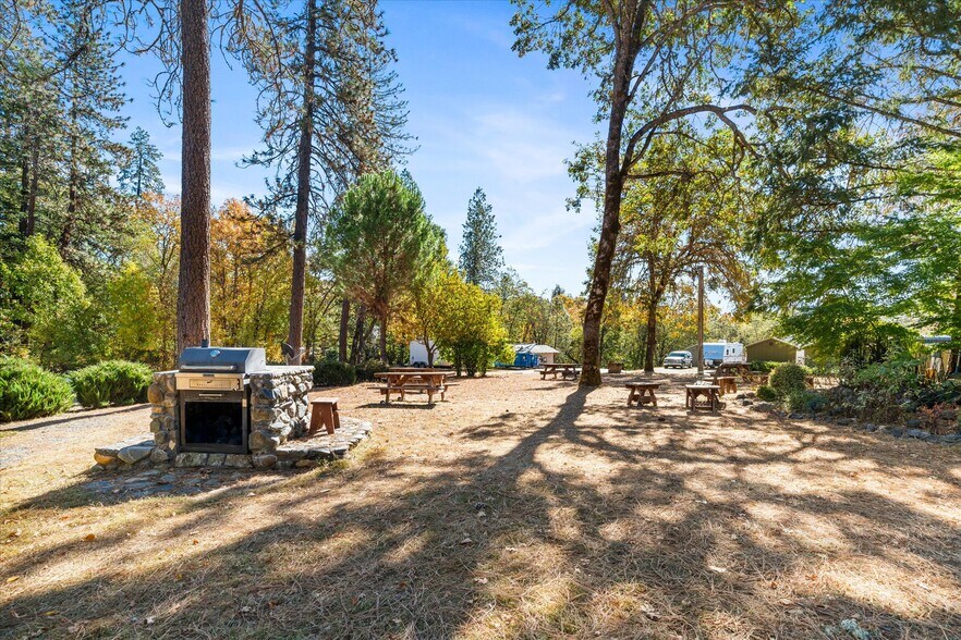 More Photos Of 7501 Lower River Rd, Grants Pass Trailer Camper Park For Sale