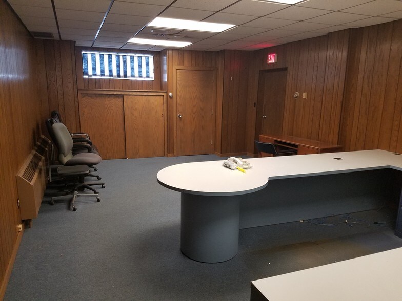 More Photos Of 1817 Washington St, Two Rivers Office Residential For Sale