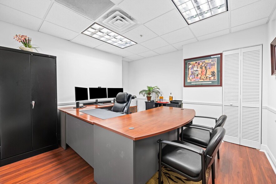 More Photos Of 3020 NE 32nd Ave, Fort Lauderdale Apartments For Sale