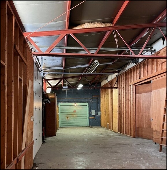 More Photos Of 3708-3750 11 Mile Rd, Berkley Distribution For Lease