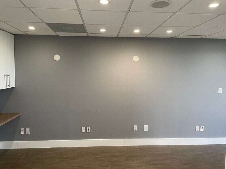 More Photos Of 4770 Biscayne Blvd, Miami Office For Sale