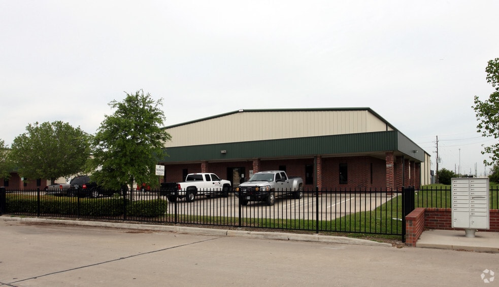 More Photos Of 4525-4555 Brittmoore Rd, Houston Unknown For Lease