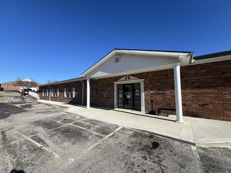 More Photos Of 505 N Ridgeview Dr, Warrensburg Office For Sale