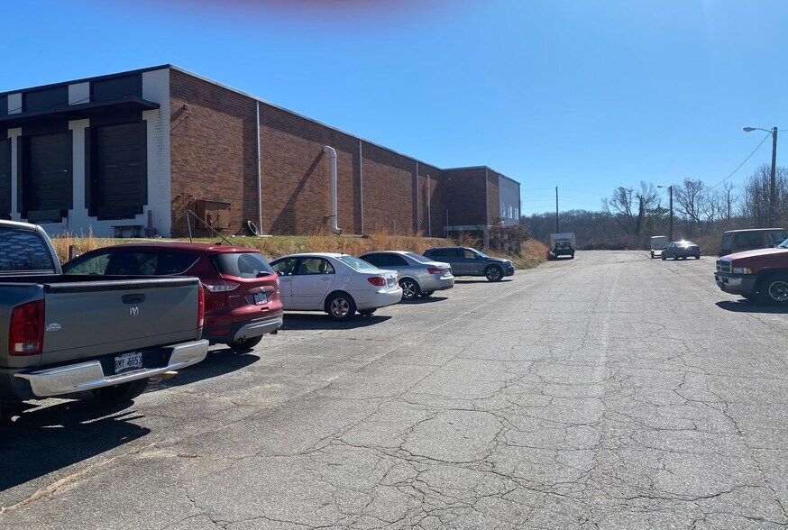 More Photos Of 158 Holly St, Jasper Distribution For Lease