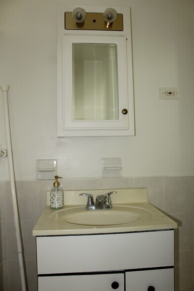 More Photos Of 137 Livingston Ave, New Brunswick Office Residential For Sale