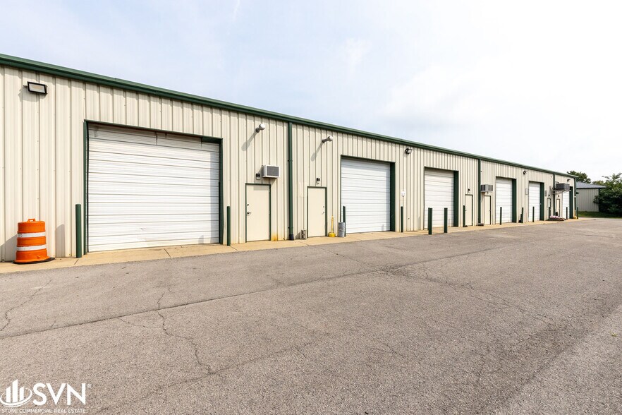 More Photos Of 1050 Enterprise Dr, Lexington Warehouse For Lease
