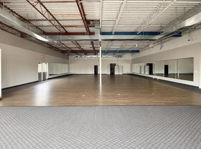 More Photos Of 1601 S Broadway, Minot Freestanding For Lease