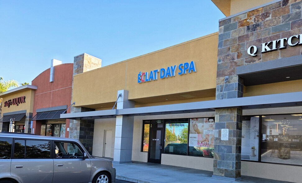 More Photos Of 3135 Harbor Blvd, Costa Mesa General Retail For Sale