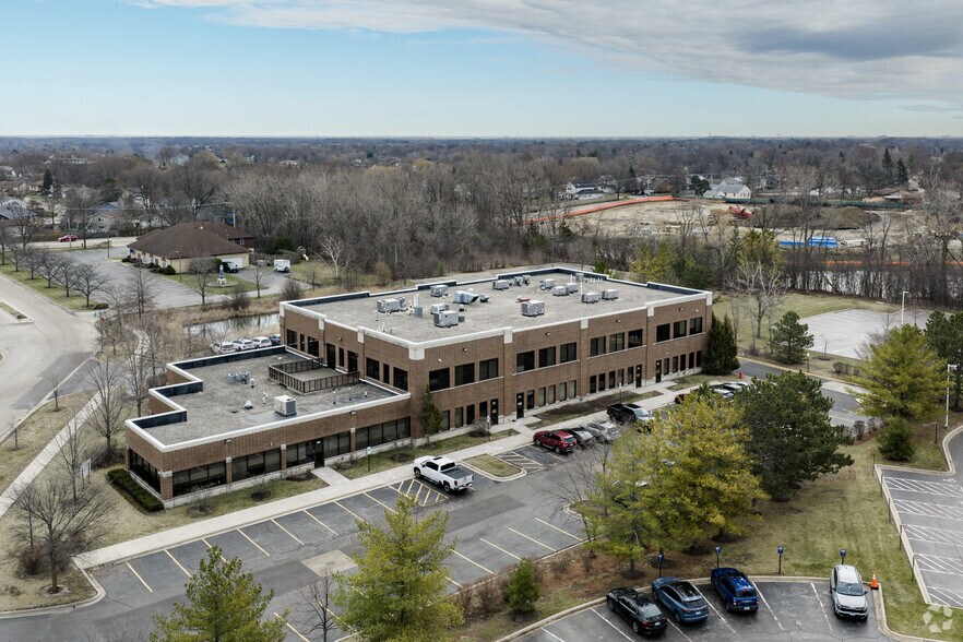 More Photos Of 365 Surryse Rd, Lake Zurich Office For Sale