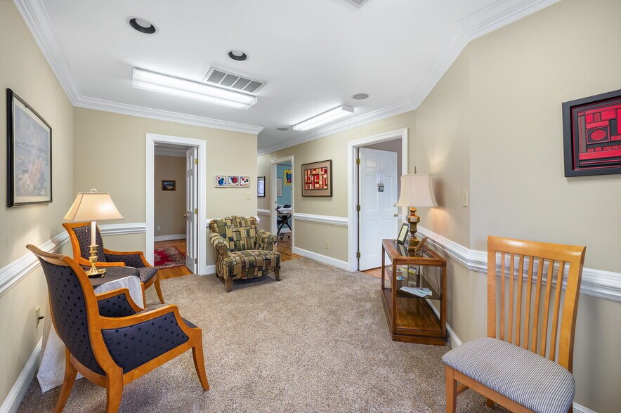 More Photos Of 4728 Park Rd, Charlotte Coworking Space