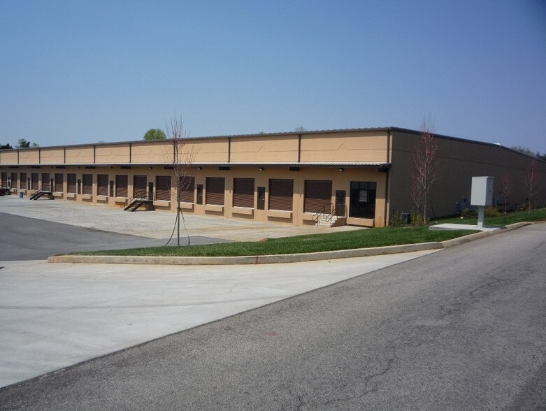 Primary Photo Of 3311 N Park Blvd, Alcoa Warehouse For Lease