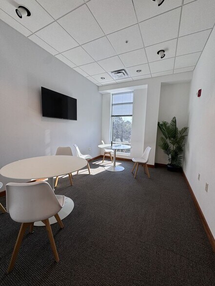 More Photos Of 1838 Sir Tyler Dr, Wilmington Office For Lease