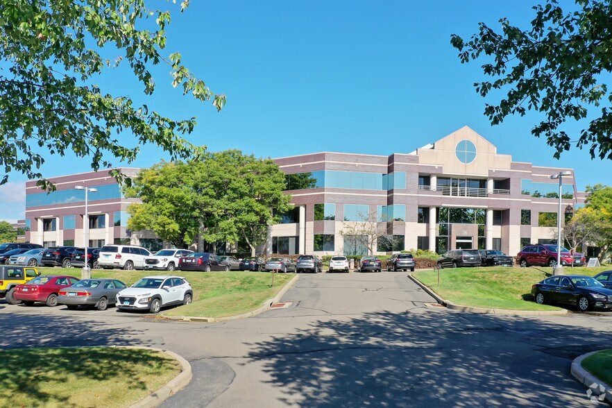 More Photos Of 76 Batterson Park Rd, Farmington Office For Lease