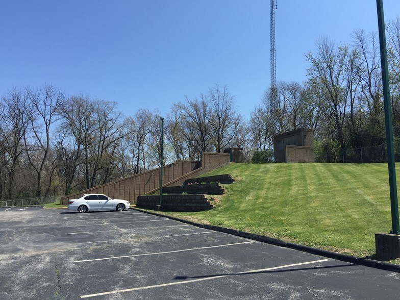 More Photos Of 3280 McKibbon Rd, Saint Louis Flex For Lease