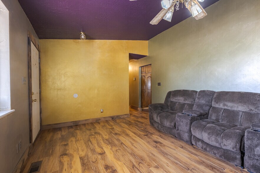 More Photos Of 481 W 100 N, Hurricane Specialty For Sale