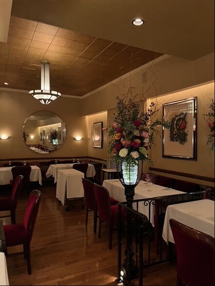More Photos Of 222 E Ontario St, Chicago Restaurant For Sale