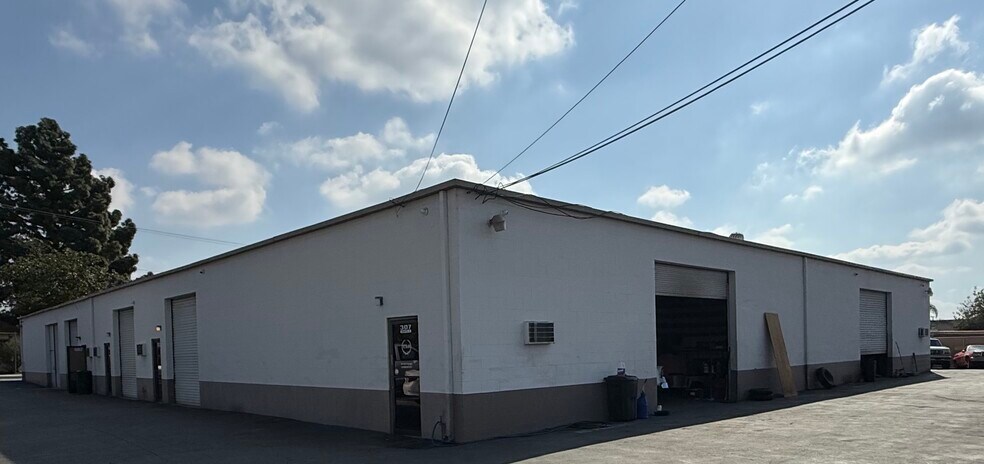 More Photos Of 307-311 S Vermont Ave, Glendora Warehouse For Sale