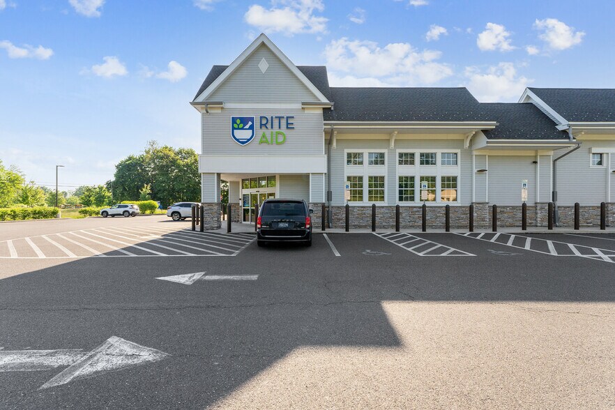 More Photos Of 5707 Easton Rd, Pipersville Freestanding For Sale