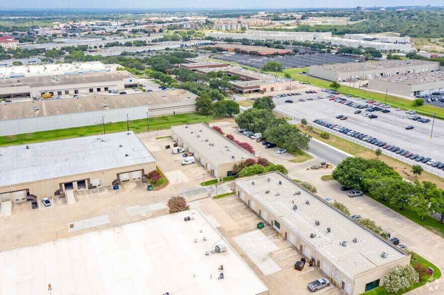 More Photos Of 6850-6862 Alamo Downs Pky, San Antonio Flex For Lease