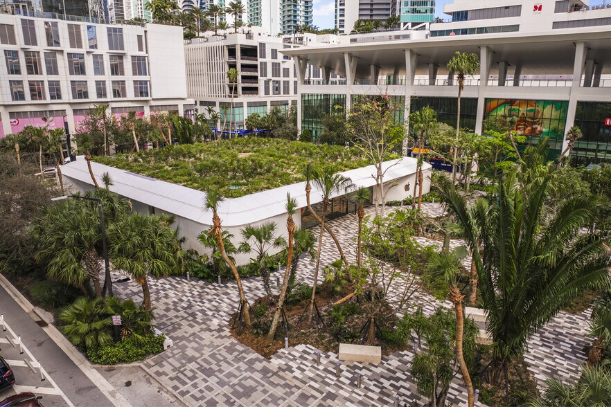 More Photos Of 1010 NE 2nd Ave, Miami Restaurant For Lease