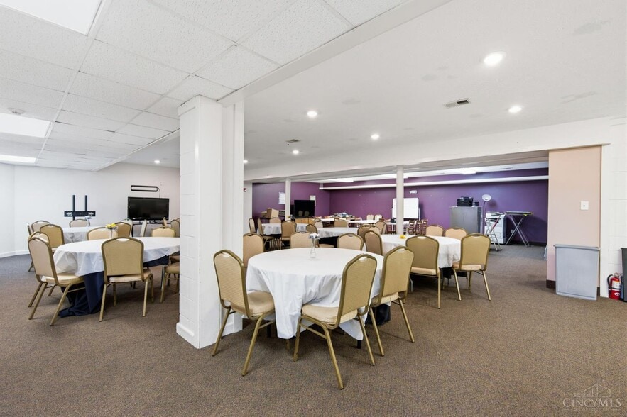 More Photos Of 810 N Broadway St, Lebanon Religious Facility For Sale