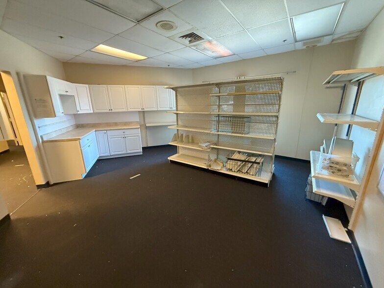 More Photos Of 10175 Tamiami Trl, Punta Gorda General Retail For Sale