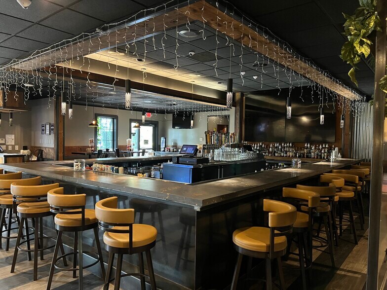 More Photos Of 4810 86th St, Urbandale Restaurant For Sale