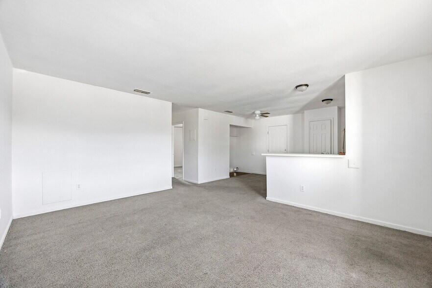 More Photos Of 1105 Westwood Ln, Giddings Apartments For Sale