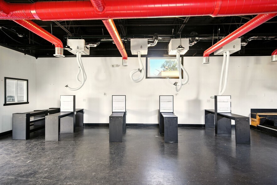 More Photos Of 8235 W 8 Mile Rd, Detroit Storefront For Sale