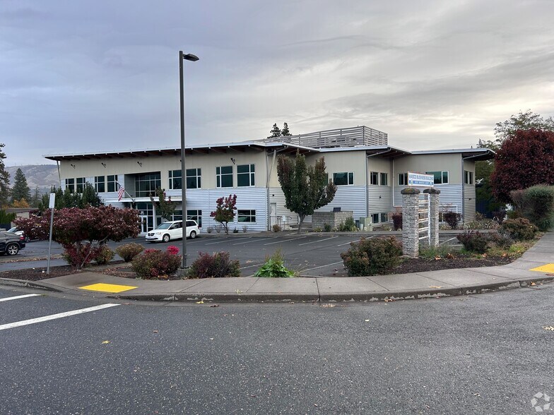 Primary Photo Of 205 Wasco Loop, Hood River Light Manufacturing For Lease