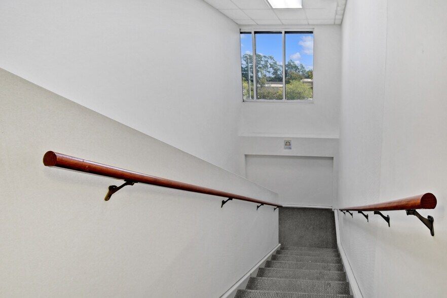 More Photos Of 9512 Sunbeam Center Dr, Jacksonville Office For Lease