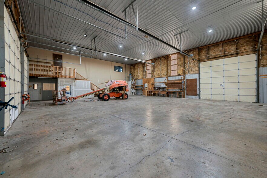 More Photos Of 5905 Veterans Memorial Hwy, Scottsville Showroom For Sale