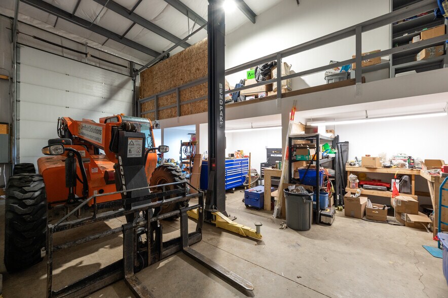 More Photos Of 380 Mackenzie Blvd, Fort McMurray Warehouse For Lease