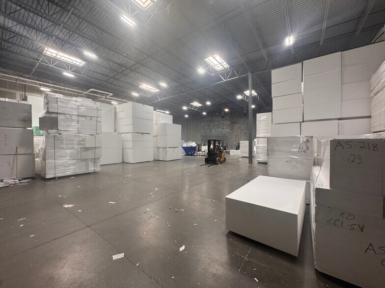 More Photos Of 871 S Auto Mall Dr, American Fork Warehouse For Lease