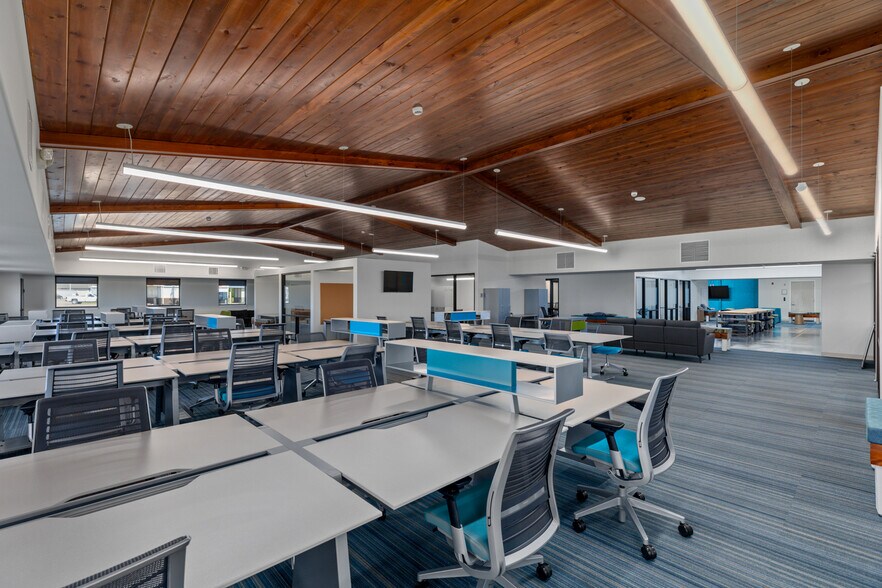 More Photos Of 1403 W Stamer Dr, Litchfield Restaurant For Lease