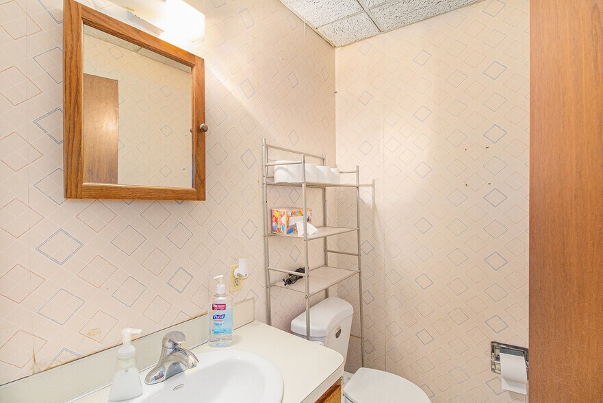 More Photos Of 1121-1127 Villa Linde Ct, Flint Medical For Sale