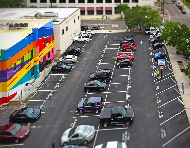 More Photos Of 300 W Adams St, Jacksonville Office For Sale