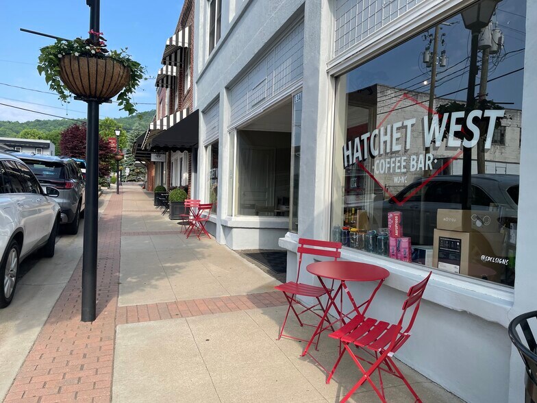 More Photos Of 15 E 2nd St, West Jefferson Storefront Retail Office For Sale