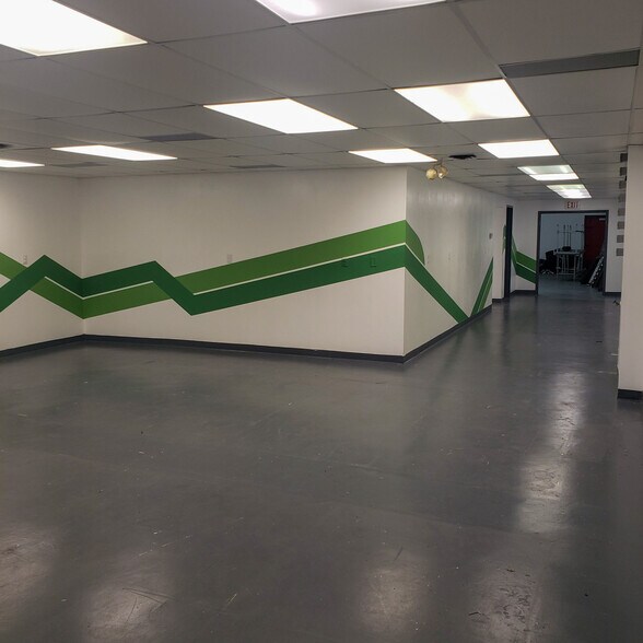 More Photos Of 15 Capella Ct, Ottawa Warehouse For Sale