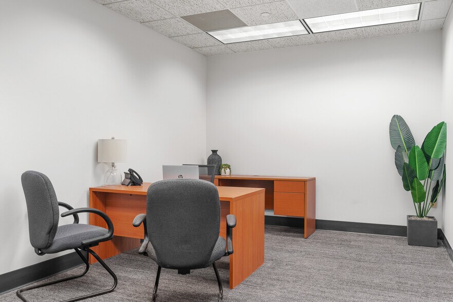 More Photos Of 1 E Broward Blvd, Fort Lauderdale Office Residential For Lease