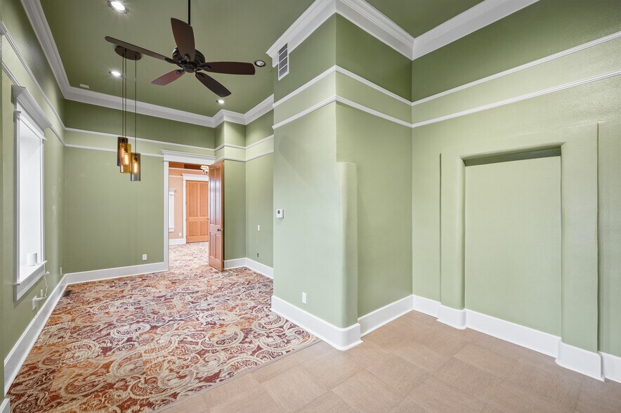 More Photos Of 101 S Big Horn Ave, Moorcroft Flex For Sale