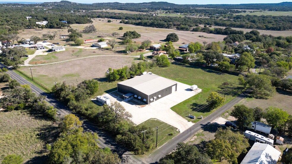 More Photos Of 2 Hill View Ln, Boerne Warehouse For Lease