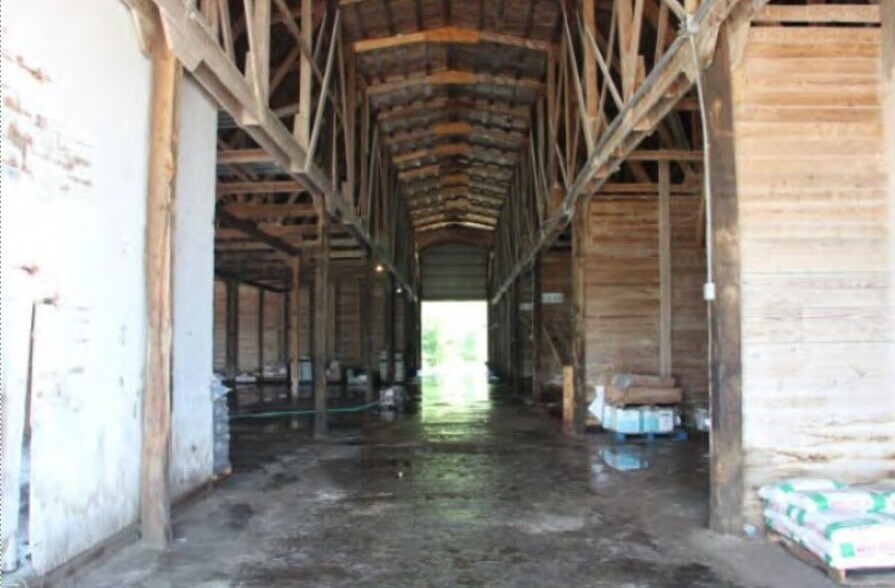 More Photos Of 2672 N Highway 127, Albany General Retail For Sale