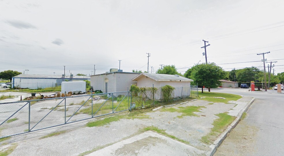More Photos Of 3311 Roselawn Rd, San Antonio Medical For Sale