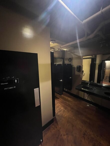 More Photos Of 1000 Broadway Blvd, Kansas City Loft Creative Space For Lease