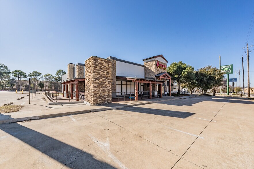 More Photos Of 1700 Airport Fwy, Bedford Restaurant For Sale