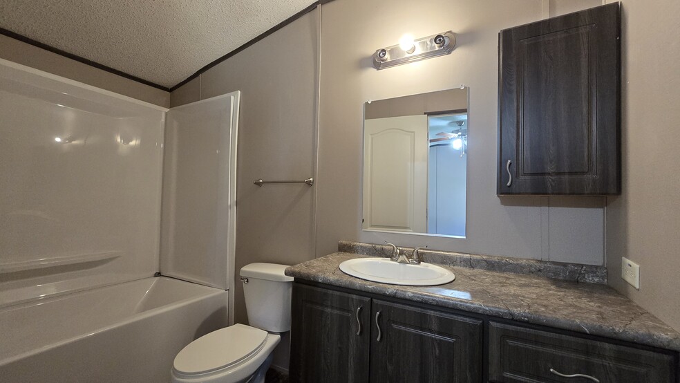 More Photos Of 44 Crawford Dr, Lake Placid Manufactured Housing Mobile Home Park For Sale