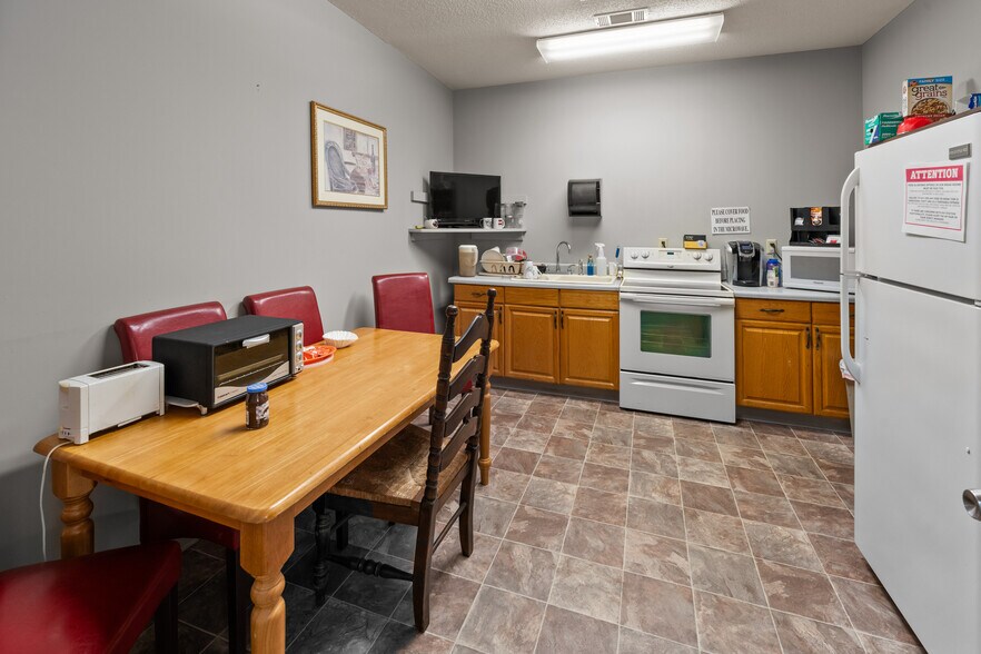 More Photos Of 421 US Highway 80 W, Garden City Freestanding For Lease