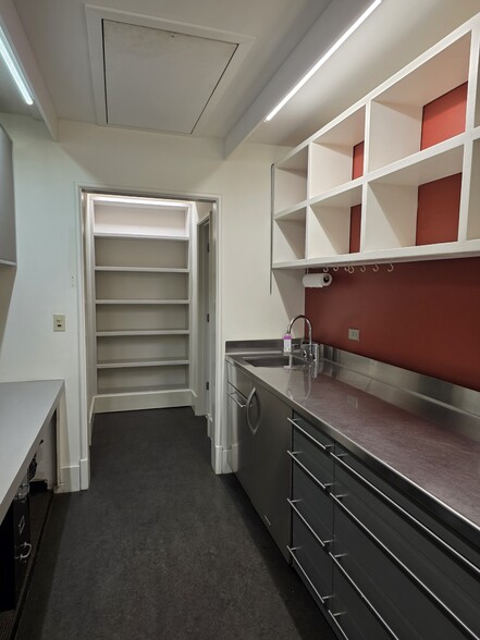 More Photos Of 64 Biltmore Ave, Asheville Loft Creative Space For Lease